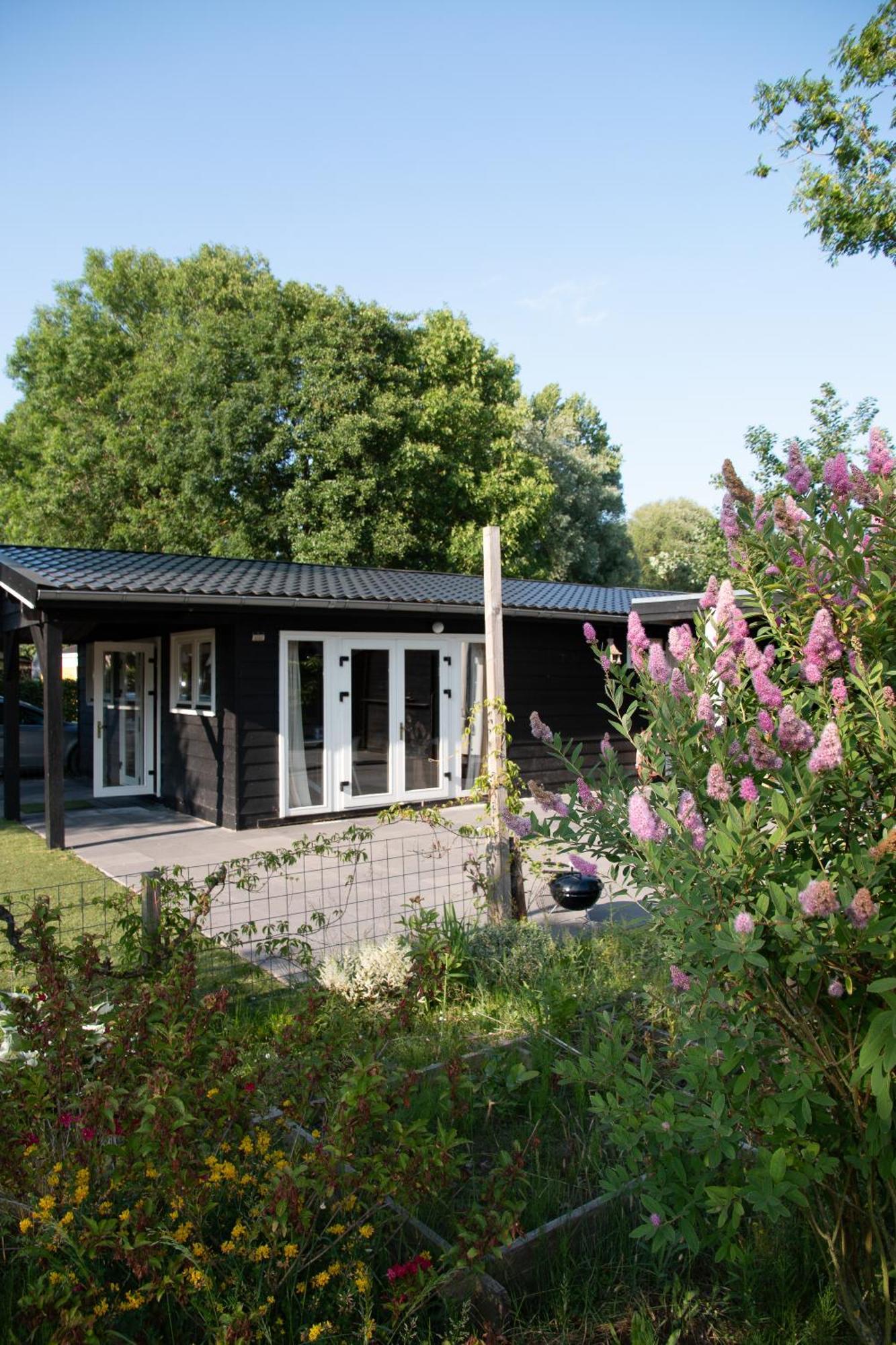Luxe En Ruim Chalet Met Airco Bij Leekstermeer Matsloot Exterior photo
